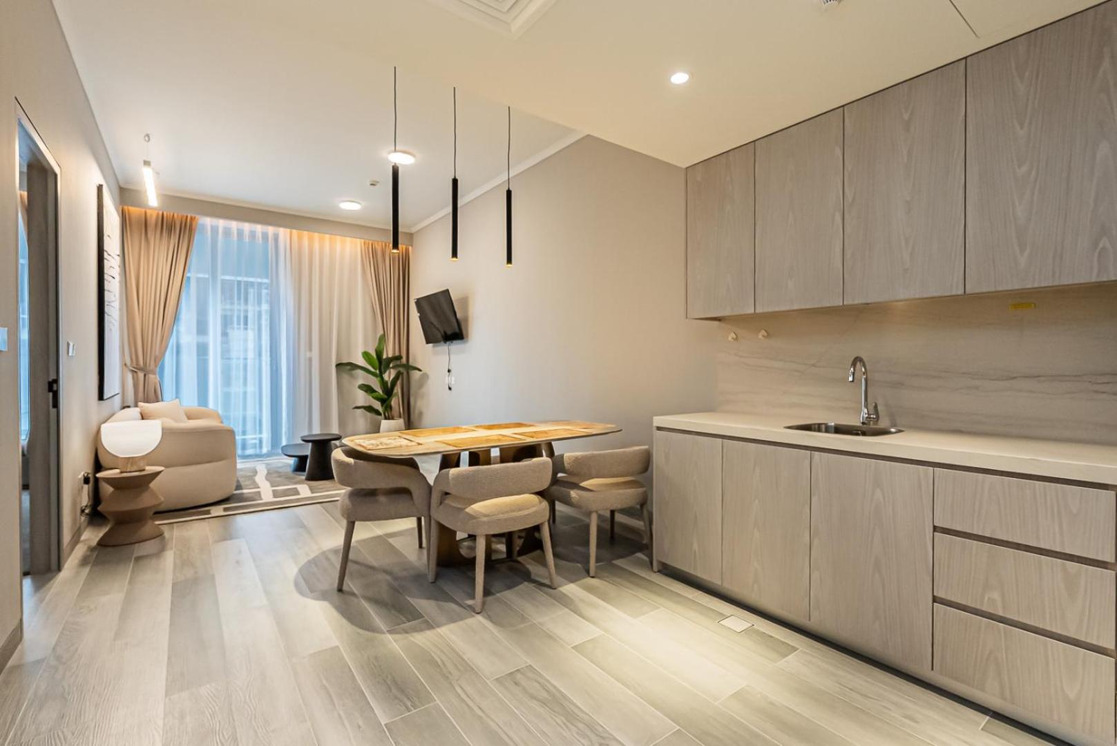 Elegant 1bdr In Jvc *